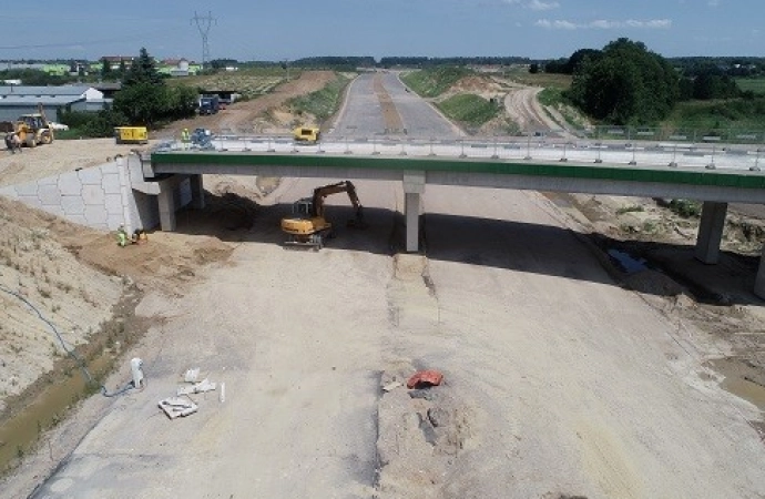 {Rząd przedstawił Program Budowy Dróg Krajowych do 2030 roku.}